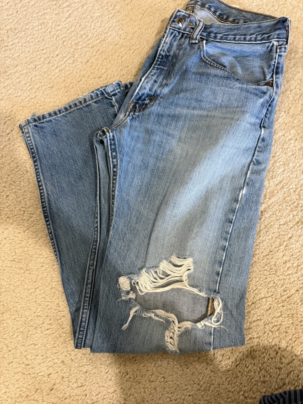 Light Blue Distressed vintage Levi’s 
W 33 L 31